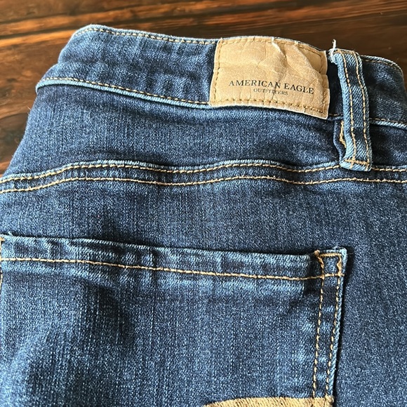 American Eagle Outfitters Women's Dark Denim Super Stretch X4 size 6 short - Picture 3 of 8